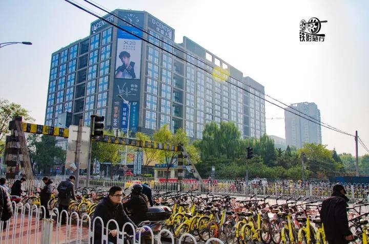 火车来了行人车辆请注意安全,行人车辆请注意火车就要来了