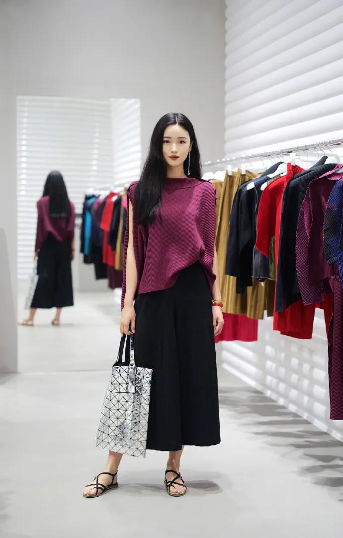 最具夏日气息的三宅一生购物袋8套示范穿搭