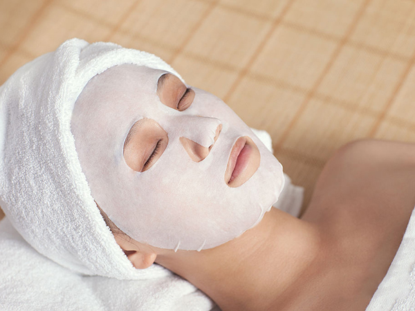 早晨面膜敷完要洗脸吗,白天敷面膜的最佳时间和正确方法