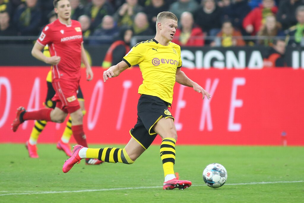 哈兰德门前推射破门,哈兰德推射远角偏了