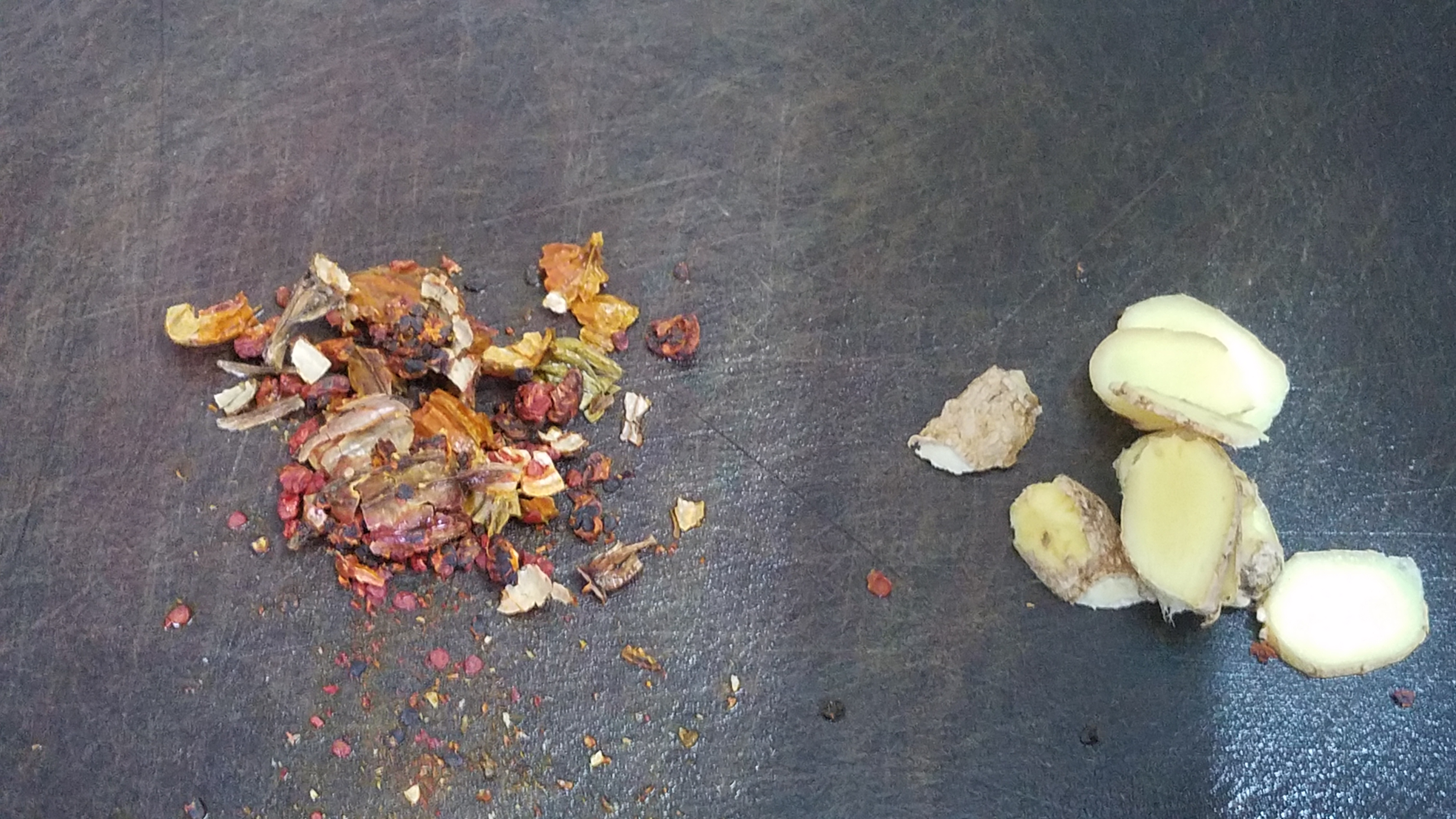 自己做的盐焗鸡翅怎么做好吃,做好的盐焗鸡翅怎么炒好吃