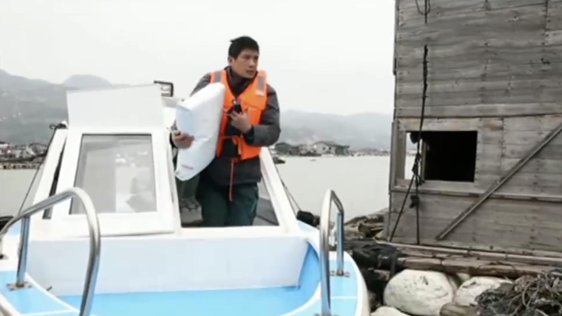 新春走基层雪中守护回家的路,新春走基层新春里奔跑的追梦人