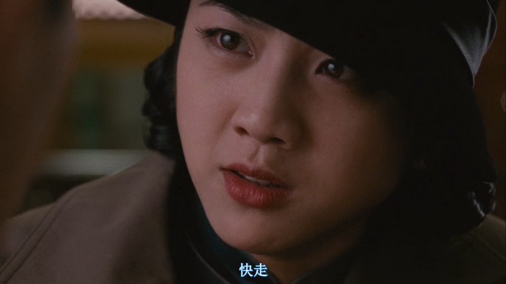 重看《色戒》，四个吸烟镜头，完美诠释出王佳芝的成长与挣扎