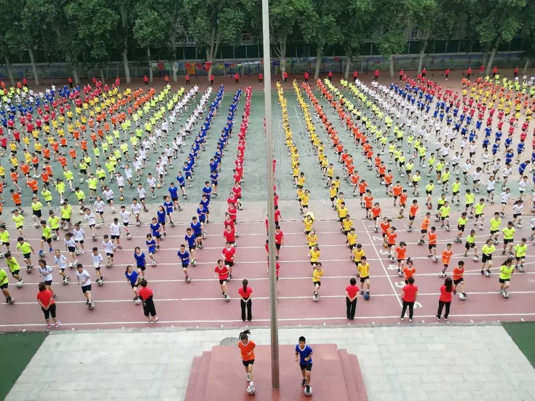 中国媒体团考察,探访全国足球特色学校