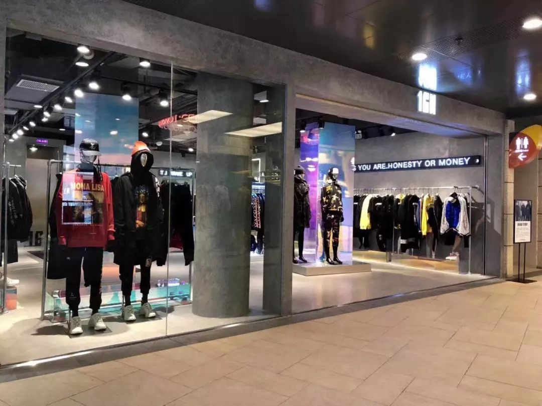 觉得太平鸟、GXG、卡宾不够潮？这个潮流男装可能正对你胃口！