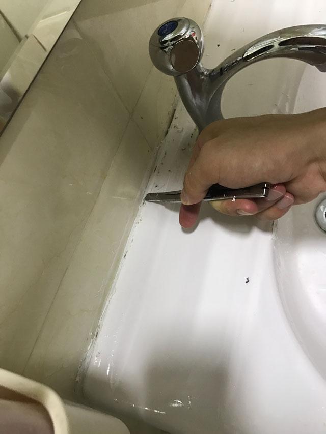 家里的卫生间可以用玻璃胶吗,家庭装修用多少玻璃胶