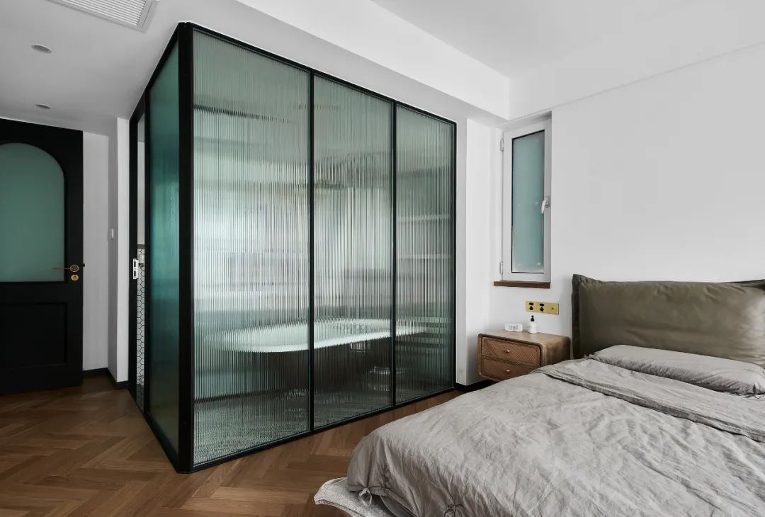 邻居秀家|细节控的家有多治愈?单凭她家开关就能出圈了