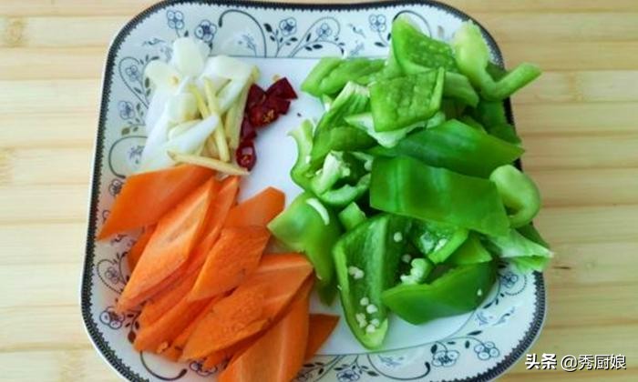 炒猪肝不要泡椒怎么炒,炒猪肝要不要放锅边醋