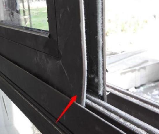 家里窗户怎么打扫,家里的窗轨怎么清洗