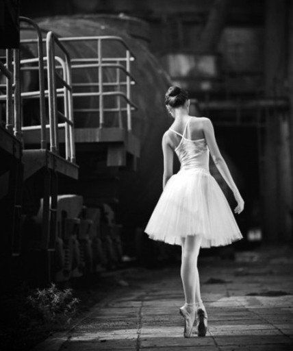 既要上班挣钱还得操心孩子学习,既要赚钱养家还照顾孩子妈妈