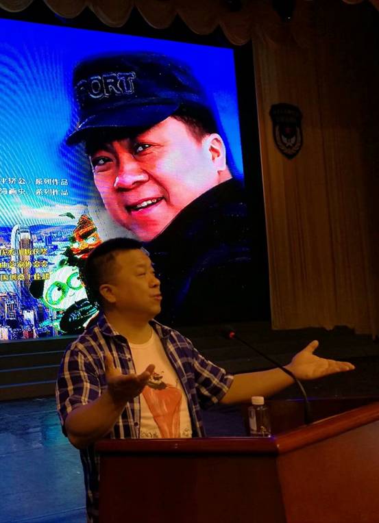 艺术名家与四川省基层宣传干部共品千年老酒中国画