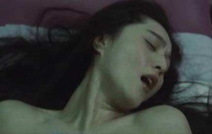 这几位拍“裸戏”亲自上的女明星，她因为尺度太大直接被封杀两年