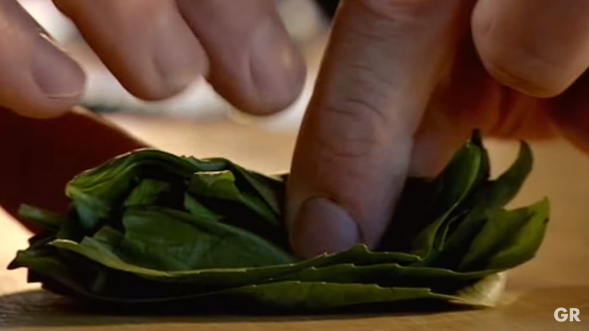 戈登拉姆齐厨艺技巧,戈登拉姆齐香草脆壳羊排