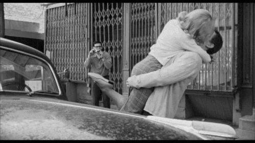 接吻尴尬吗,接吻尴尬场面