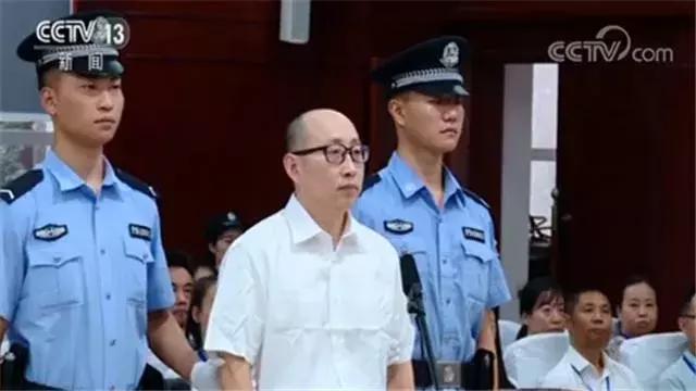 保时捷女车主到底冤不冤,严夫人坑丈夫