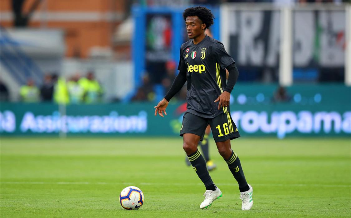 夸德拉多最佳右前卫,长传夸德拉多一路杀入禁区