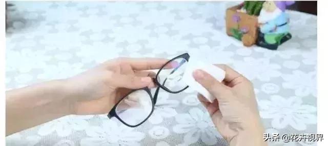 一招教你处理眼镜上的划痕,眼镜镜片时间久了有划痕怎么处理