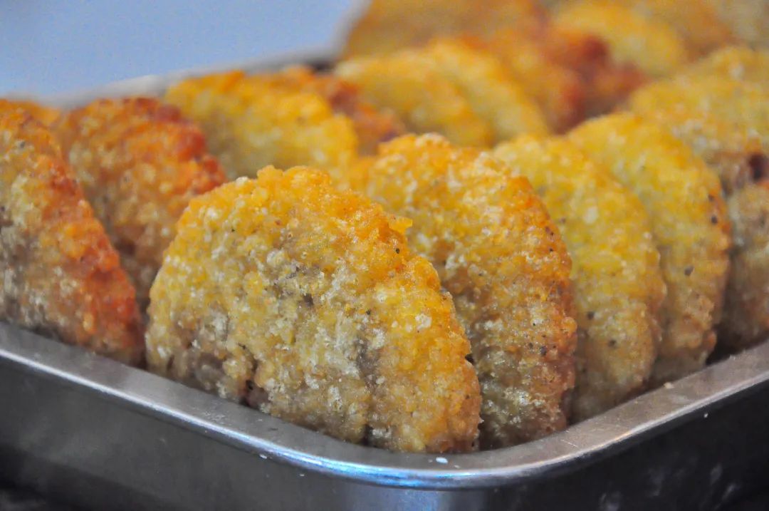 一碗嫩滑鲜香的自贡豆腐脑水粉,还有川北凉粉芽菜包子,至今想念