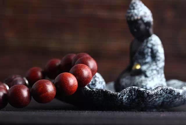 佛珠手串需要注意的地方,佛珠和金手串可以一起戴吗