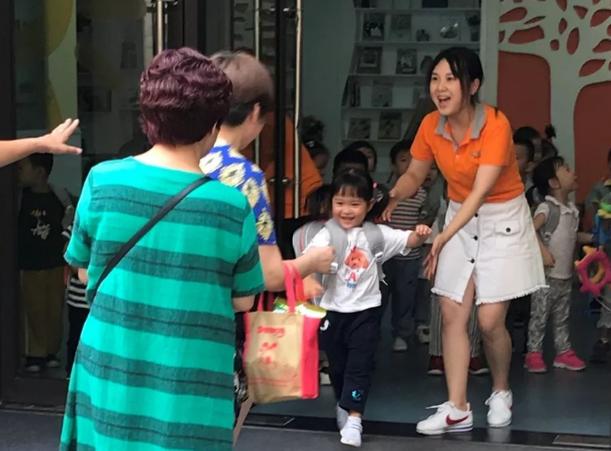 上海接孩子钟点工阿姨在哪找,接送孩子钟点工兼职一般怎么收费