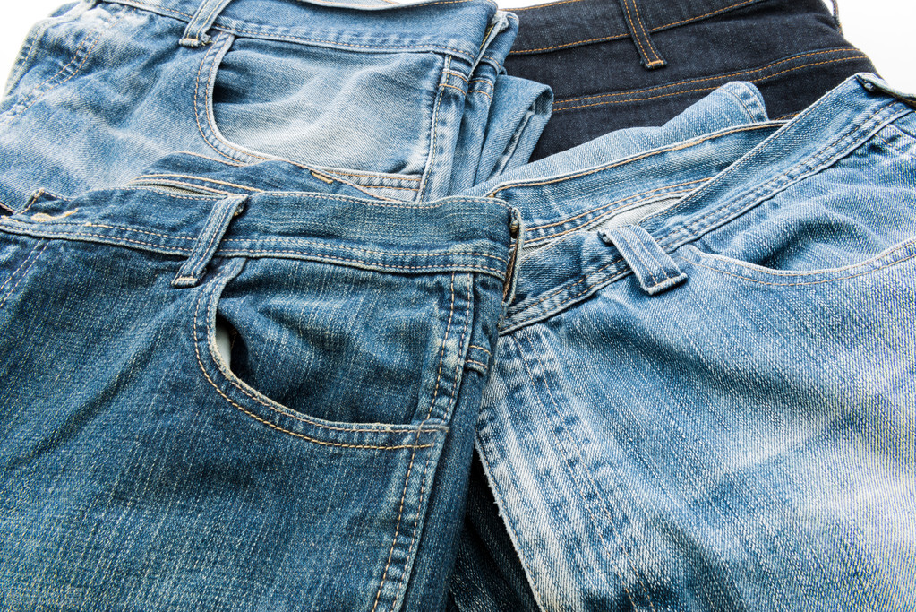 牛仔裤拿盐泡多长时间洗不掉色,新买深色牛仔裤如何洗才不会掉色