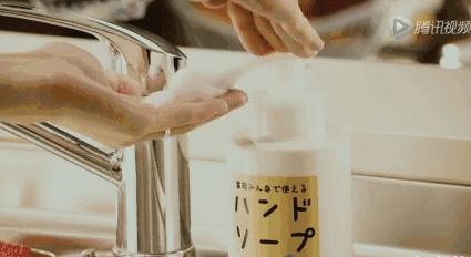 一不小心粉底蹭男友衣服上了，超尴尬！如何防止粉底被蹭？快进！