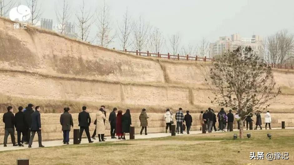 走在希望的田野上,走在希望的校园里