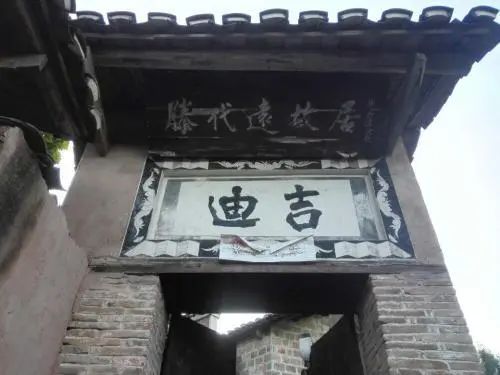 在玳瑁坡追寻滕代远少年时光