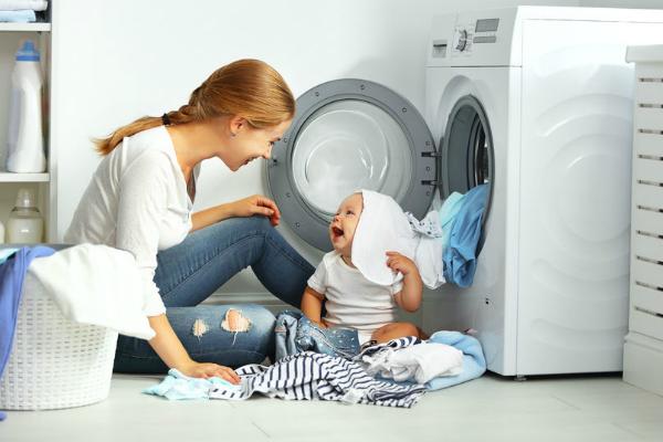 奶奶天天给宝宝穿脏衣服,宝宝一换洗衣服就起疹子