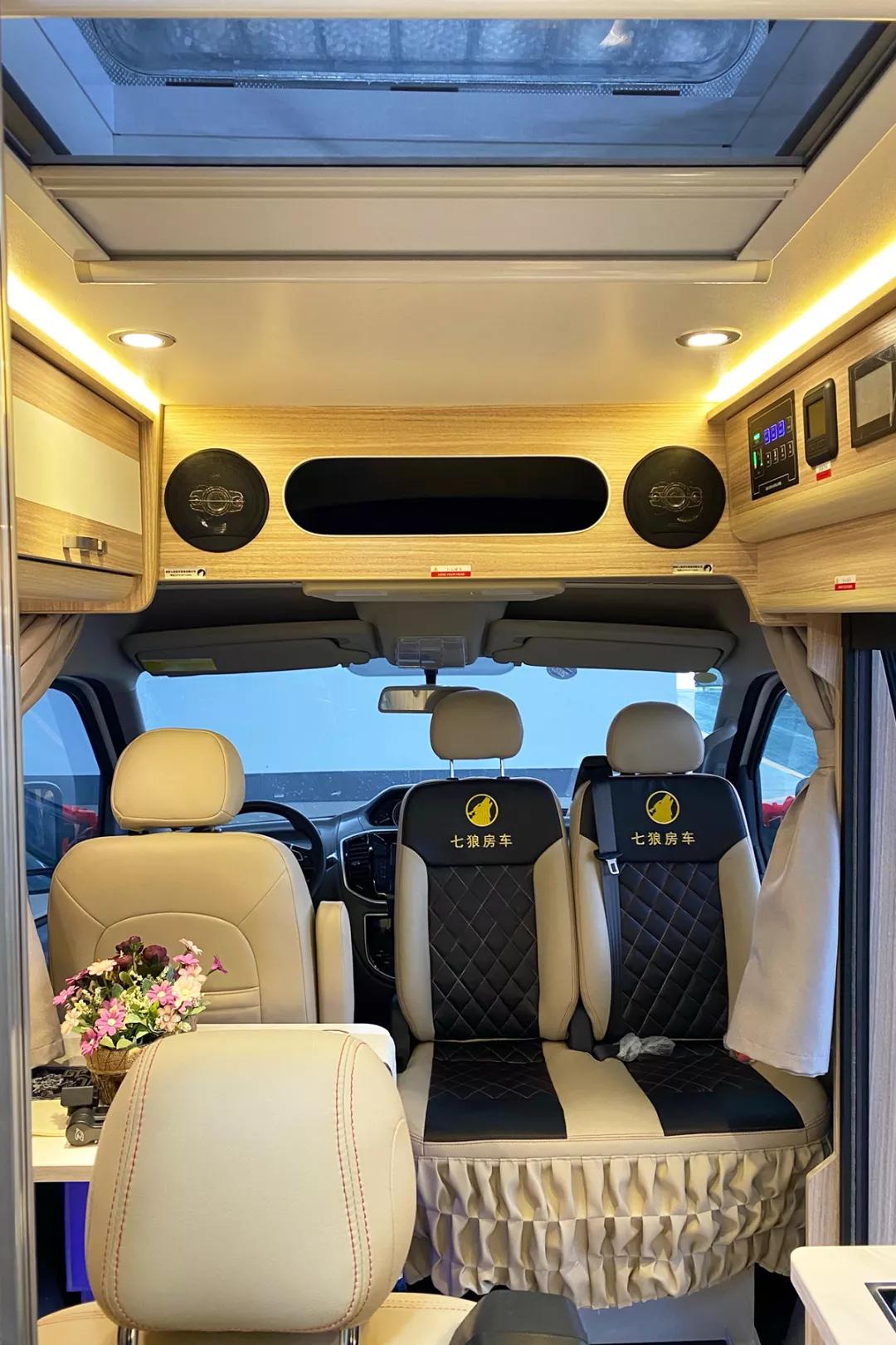 21款上汽大通原厂v80b型房车,六座六卧大通v80长轴高顶b型房车