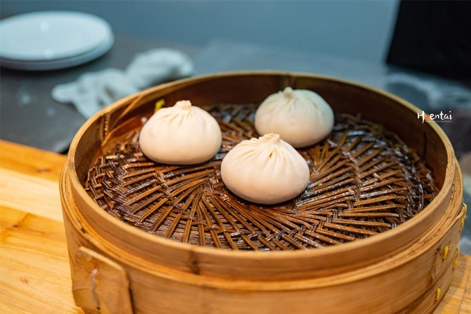 蟹黄汤包是不是靖江人发明的,蟹黄汤包是哪里的传统小吃