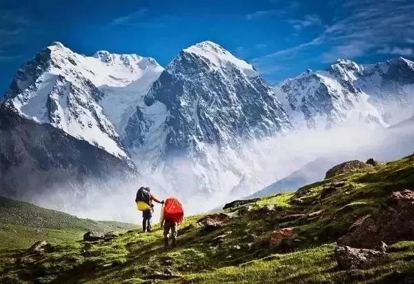 新疆最凶险峡谷路,新疆博格达峰徒步路线