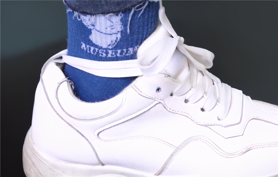 旅游鞋后面的小尾巴有啥用,鞋子后面的小尾巴作用