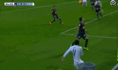 02世界杯里瓦尔多倒钩,足坛过人招式