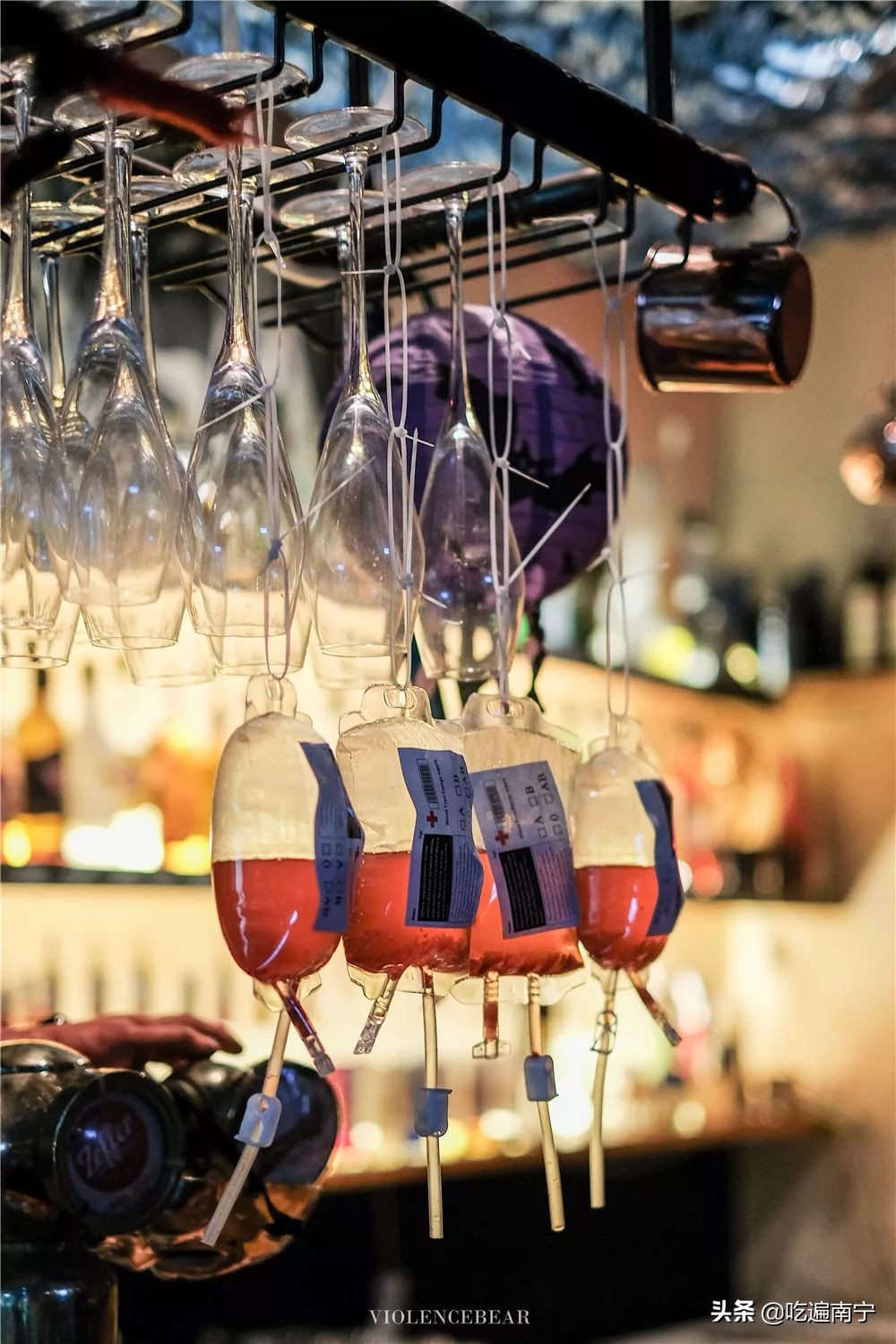 江北大道一家“特别”的酒吧，走进去发现全是外国人