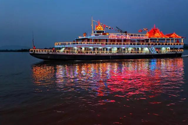 日本防疫钻石公主号邮轮,日本钻石公主号邮轮海上漂多久