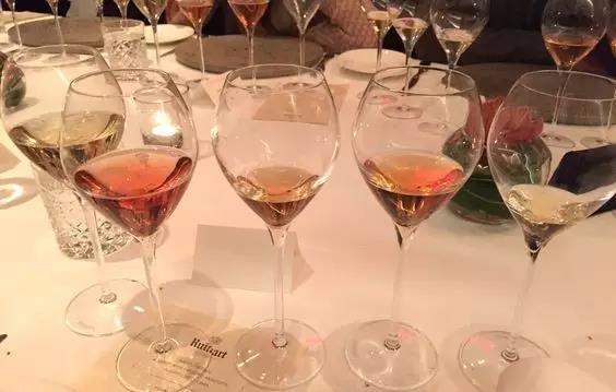 如何辨别葡萄酒的真假方法,尼雅葡萄酒怎么辨别真假