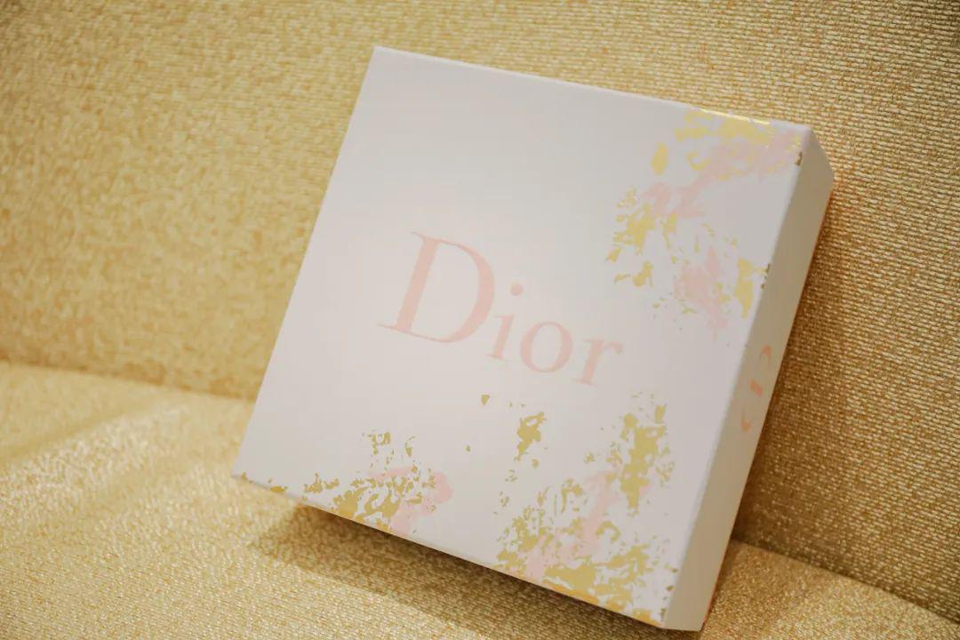 不看血亏!5.9折的克拉钻、买正装送正装的YSL,成都就这儿有