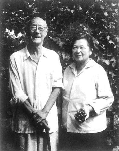 陈毅追悼会上，毛*东泽**看见一老汉所作挽联，托周恩来给他安排工作