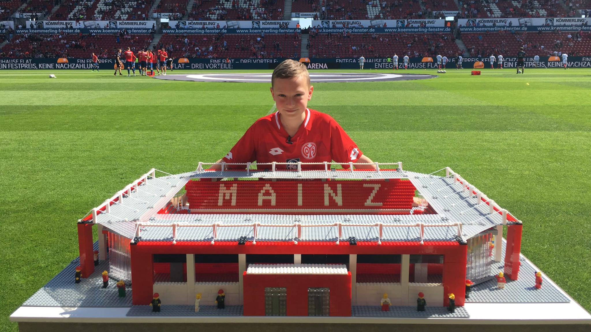 幼儿园乐高搭建足球,皇家马德里足球场乐高