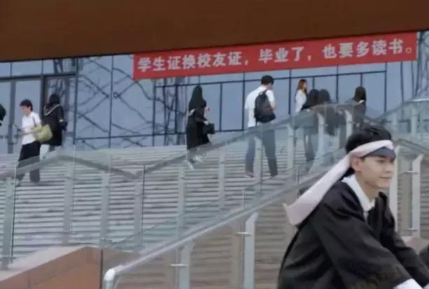 高校走心毕业季标语惹哭网友,毕业季校园里这些横幅看哭了