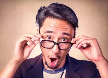 得了灰指甲一个传染俩动图,灰指甲一个传染俩是什么广告