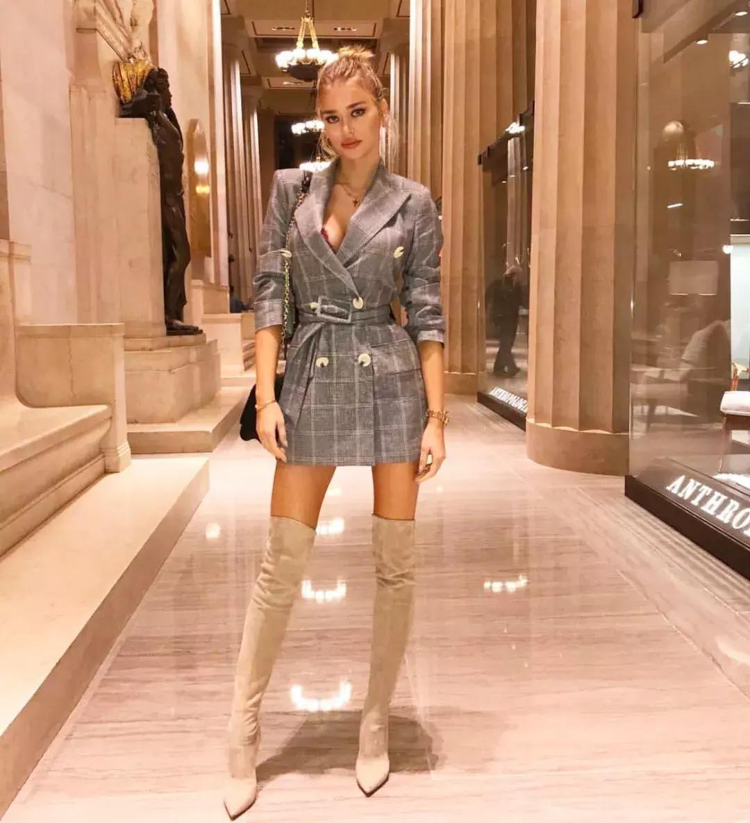 袜靴裙装解锁超能打的时髦组合,袜靴穿搭裙子