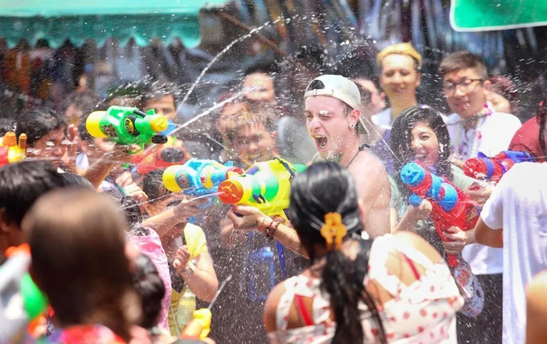 泰国泼水节嗨翻全场,泰国泼水节嗨森完整版