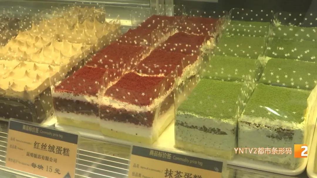 “太惊艳！一枝枝糖花在蛋糕上盛开！”来自昆明饭店的这位西点烹饪大师，牛！