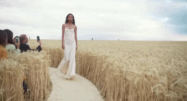 好物丨Jacquemus：从无名小镇闯入世界，南法农夫的时尚逆袭