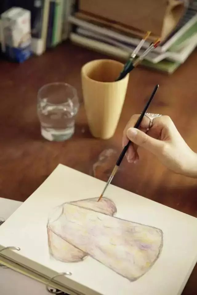 十年前的美女主播去哪了,十年前离开央视的女主持人