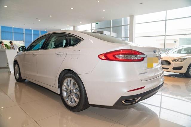 蒙迪欧操控感完胜迈腾怎么卖不动,蒙迪欧降价是因为减配了吗