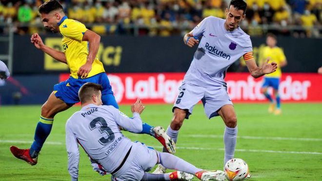 机智的布教授！95分钟场上竟出现2球！布斯克茨用球砸对手绝杀被毁