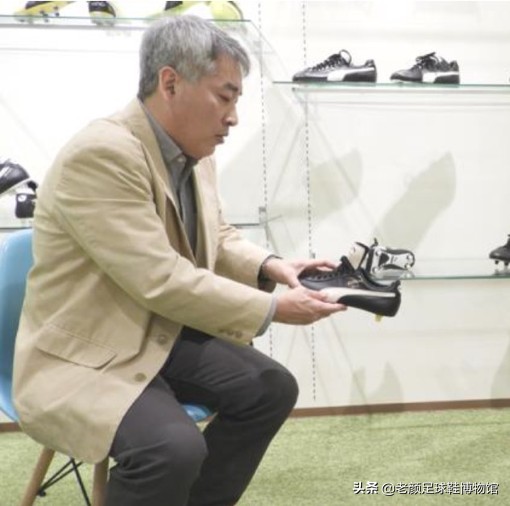 日本老汉收藏研究adidaspuma足球鞋40年，最终成果被汇编成书发售